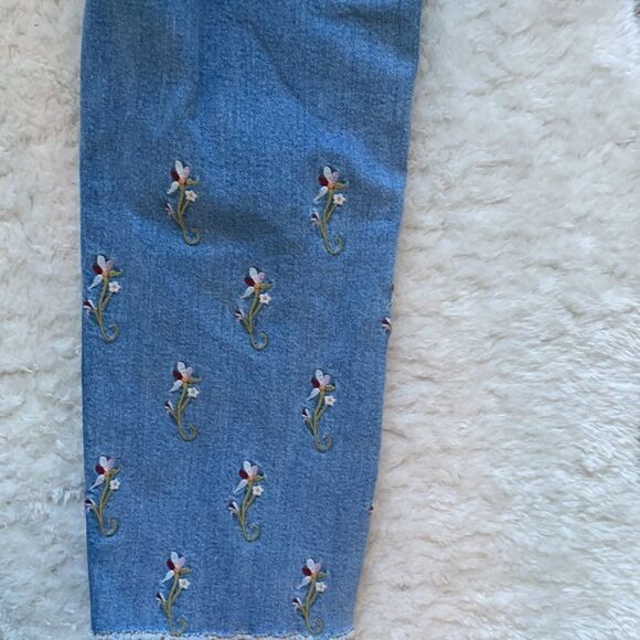 Pilcro And The Letterpress Size 25 Straight Leg Cropped Jeans Flowers On Bottom - Picture 5 of 10